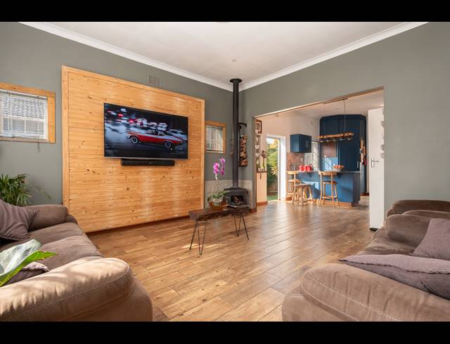 3 BEDROOM HOUSE FOR SALE IN FLORENTIA
